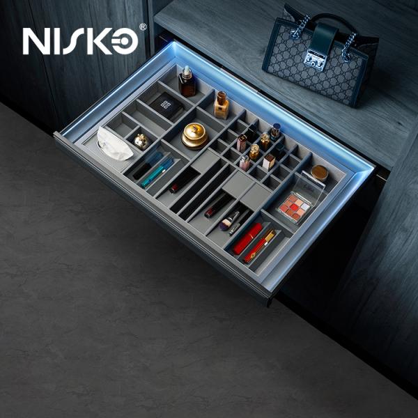 Extraer maquillaje aplicador cosmético caja de la caja del cajón de la vanidad con luz LED