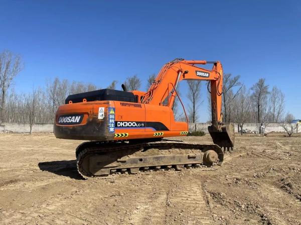 DOOSAN DH300LC-7 Excavadora Econômica de Energia e Acessível para Esmagamento de Excavadoras Usadas