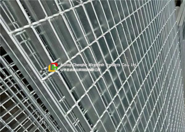 Catwalk Metal Anti Slip Grating Serrated Surface Great Load Bearing Capacity