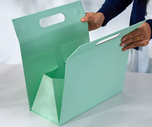 Cosmetic Packaging Box Popular Spot One Piece Triangular Hand-held Folding Magnetic Gift Boxes with Small Batch Printing Logo