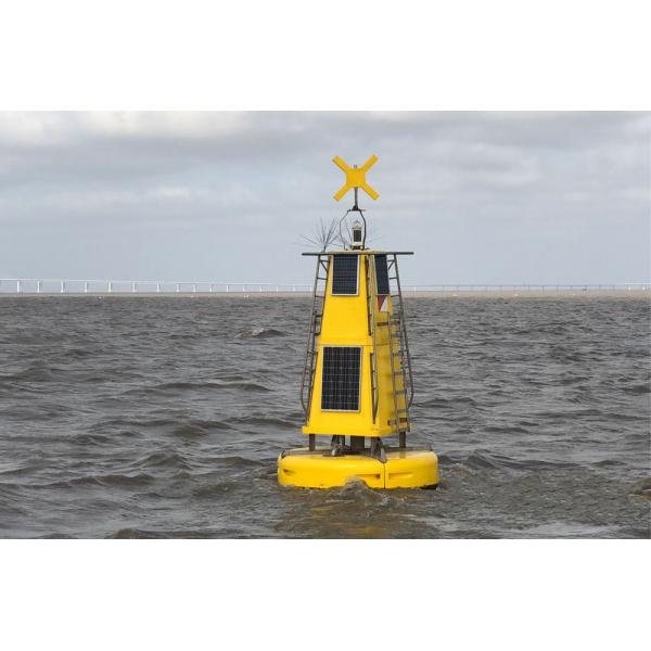Плавая морская отметка ставит бакены системы проверки качества воды канала океана