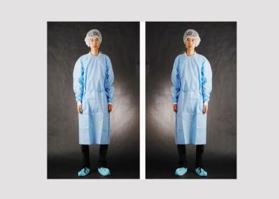 Os vestidos médicos respiráveis do isolamento, teatro descartável vestem o material de SMS