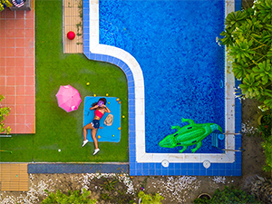 Outdoor Lounge Chair Set Aluminum Patio Chaise Lounger Side Table and Pillow Outside Pool Beach Sunbathing Tann