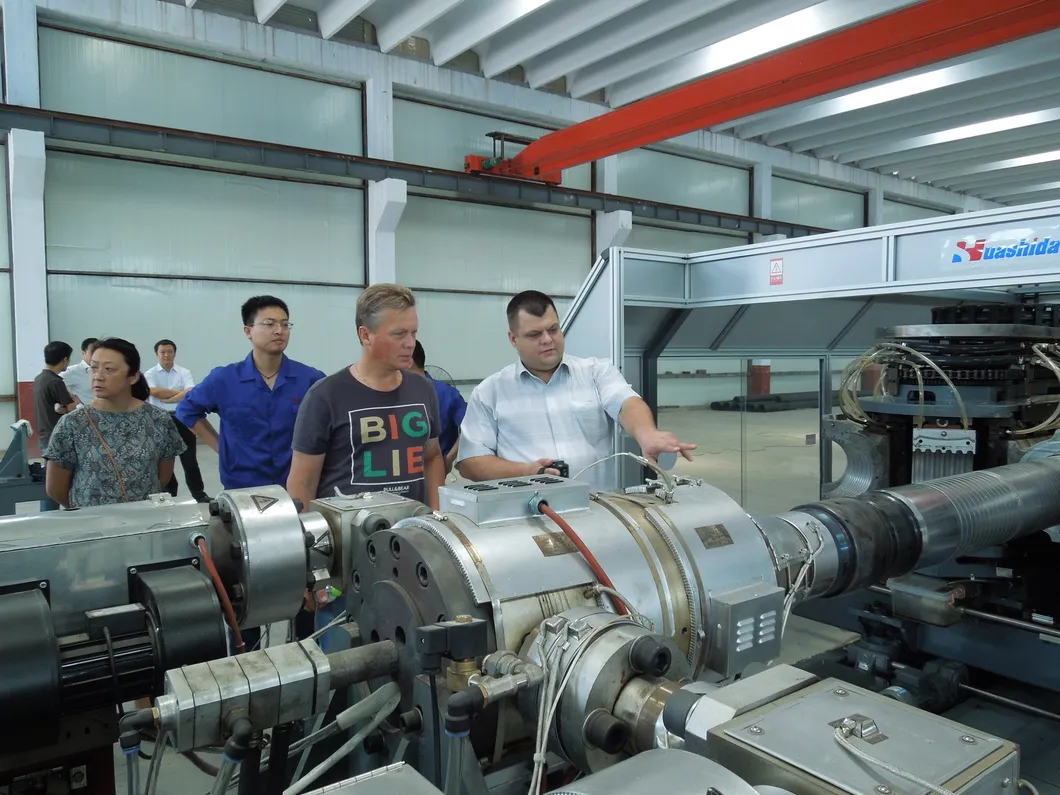 Ligne d'extrusion de tubes à enroulement à paroi creuse en HDPE