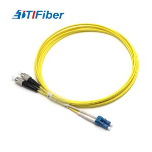 Correction optique jaune de fibre de TTIFiber FC-LC attacher le duplex unimodal