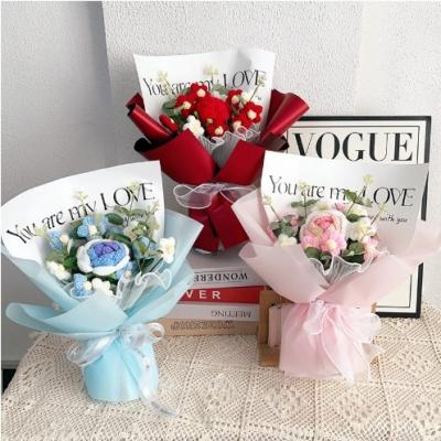 Bouquet de roses en laine vibrante faite à la main pour les anniversaires et autres célébrations