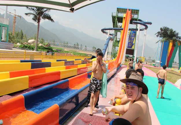 Vertical High-Speed Slide Fiberglass SUS304 Tall Water slide Commercial Water Park Equipment