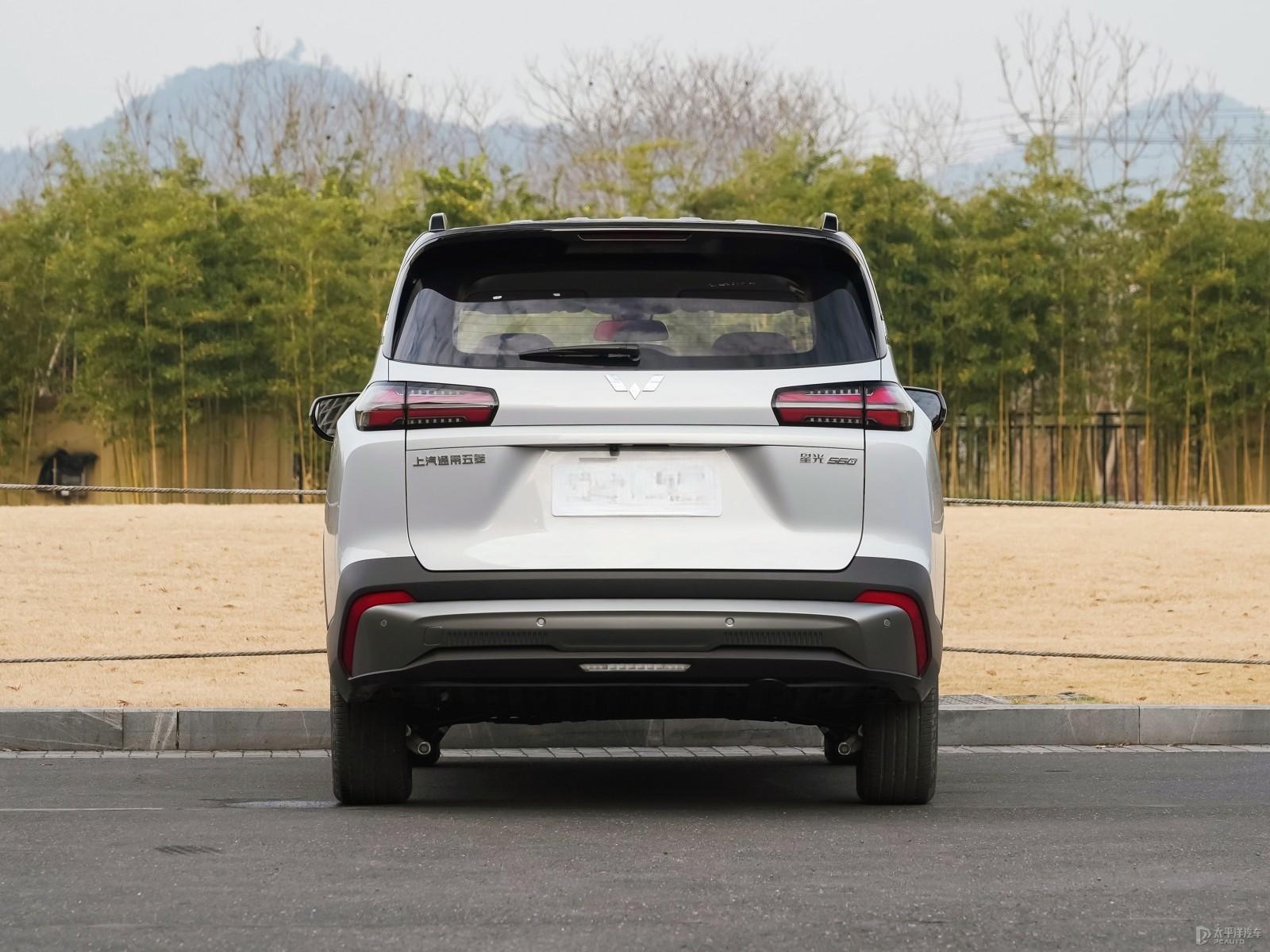 Wuling Starlight 560 EV Electric SUV with 500km Range, 15.6-inch Touch Control Screen, and Leather Upholstered Seats