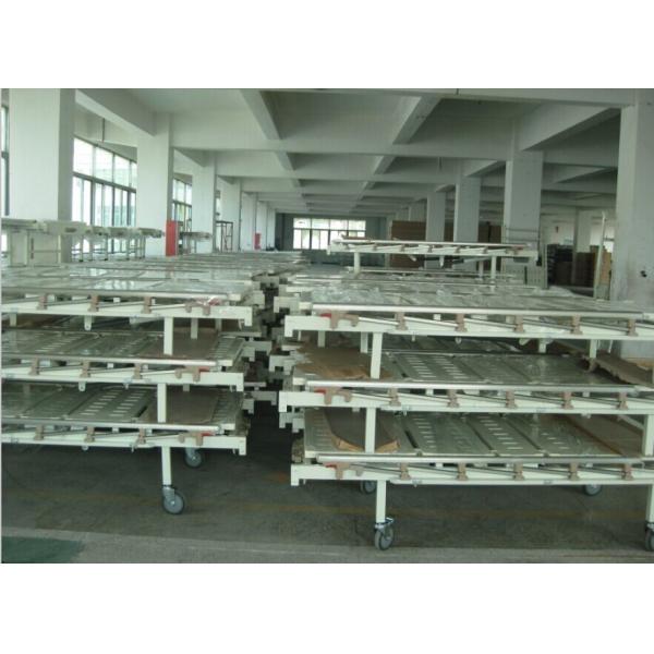 Lit d'hôpital inclinable réglable à manivelle manuelle avec quatre roulettes en acier revêtu d'époxy