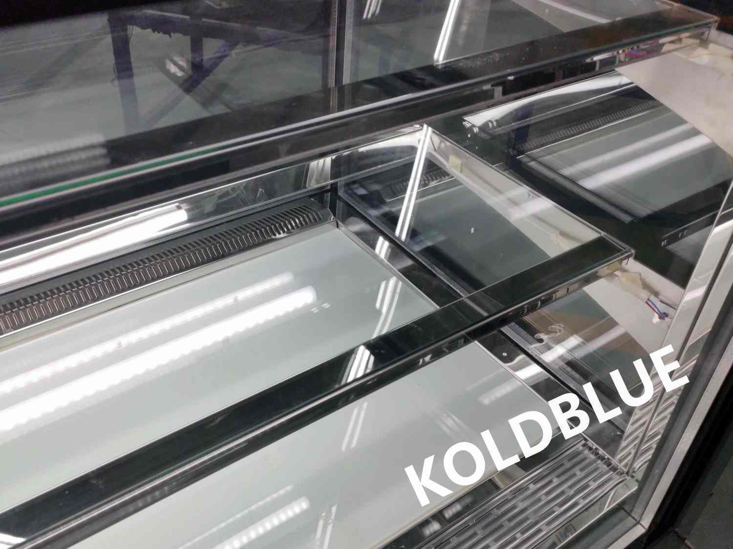 R290 Plug-in Curved Cake Chiller with Multi-layer LED Lighting