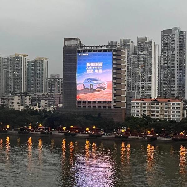 Le panneau de mur transparent de Mesh Building Facade Advertising Video du rideau P15.625 Pantalla montrent l'écran de LED