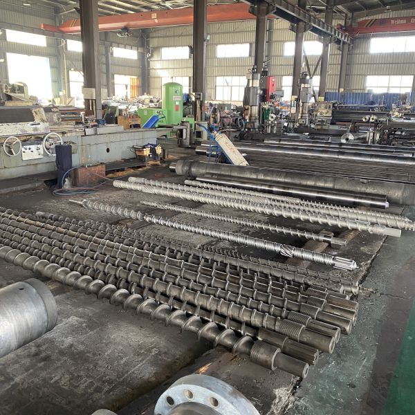 Plastic sheet and plate extruder screw and barrel