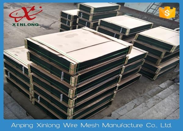 Customized Size Welded Wire Mesh Fence Screen Green / Red / Yellow / White Color