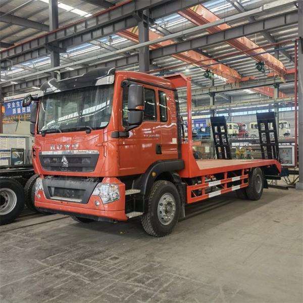 HOWO 6 Tyre Flatbed Cargo Crane Truck 4X2 With Winch Ramp