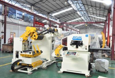 3 em 1 máquina servo do alimentador do straightener do decoiler da bobina do Nc com imprensa de poder