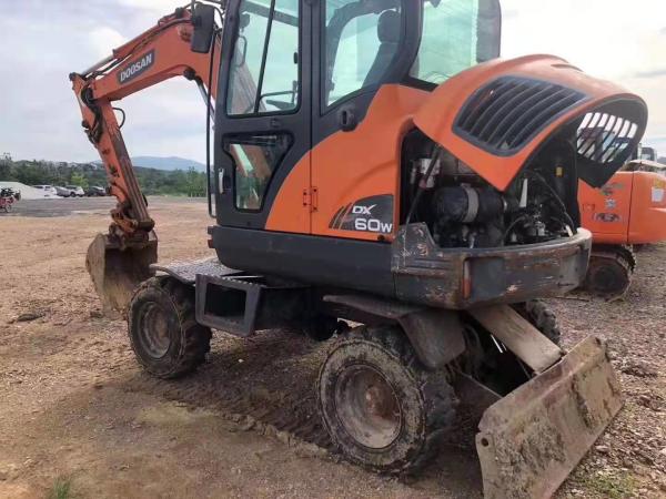 O grabber de madeira DX60-9C 6T usou a máquina escavadora de Doosan