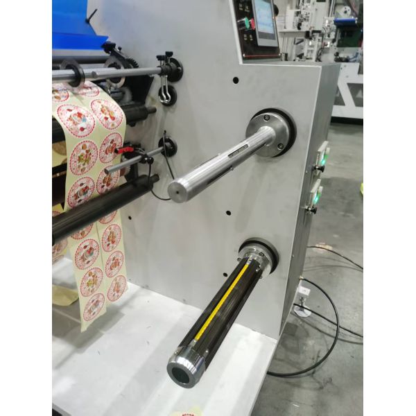 Máquina de corte de etiquetas SR-350FZ/SR-450FZ para corte preciso de materiales con sistema totalmente servoasistido