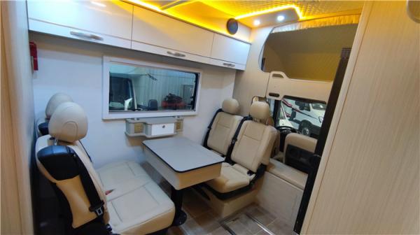 Yuejin H500 Box RV Caravan Van 105km/H Automatic Transmission Motorhome