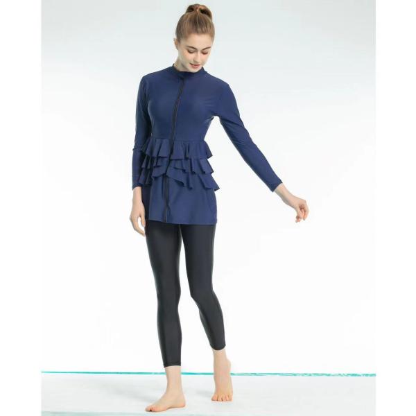 Азиат консервативных мусульманских дам купальника юго-восточный разделил мусульманские плавая одежды