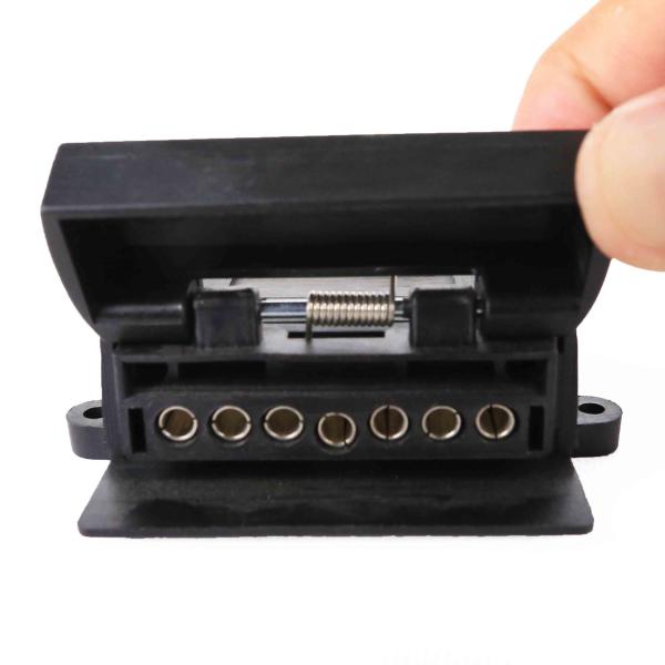 Black 7 Pin Trailer Connector 24V Voltage For Commercial Vehicles 2 Years Warranty