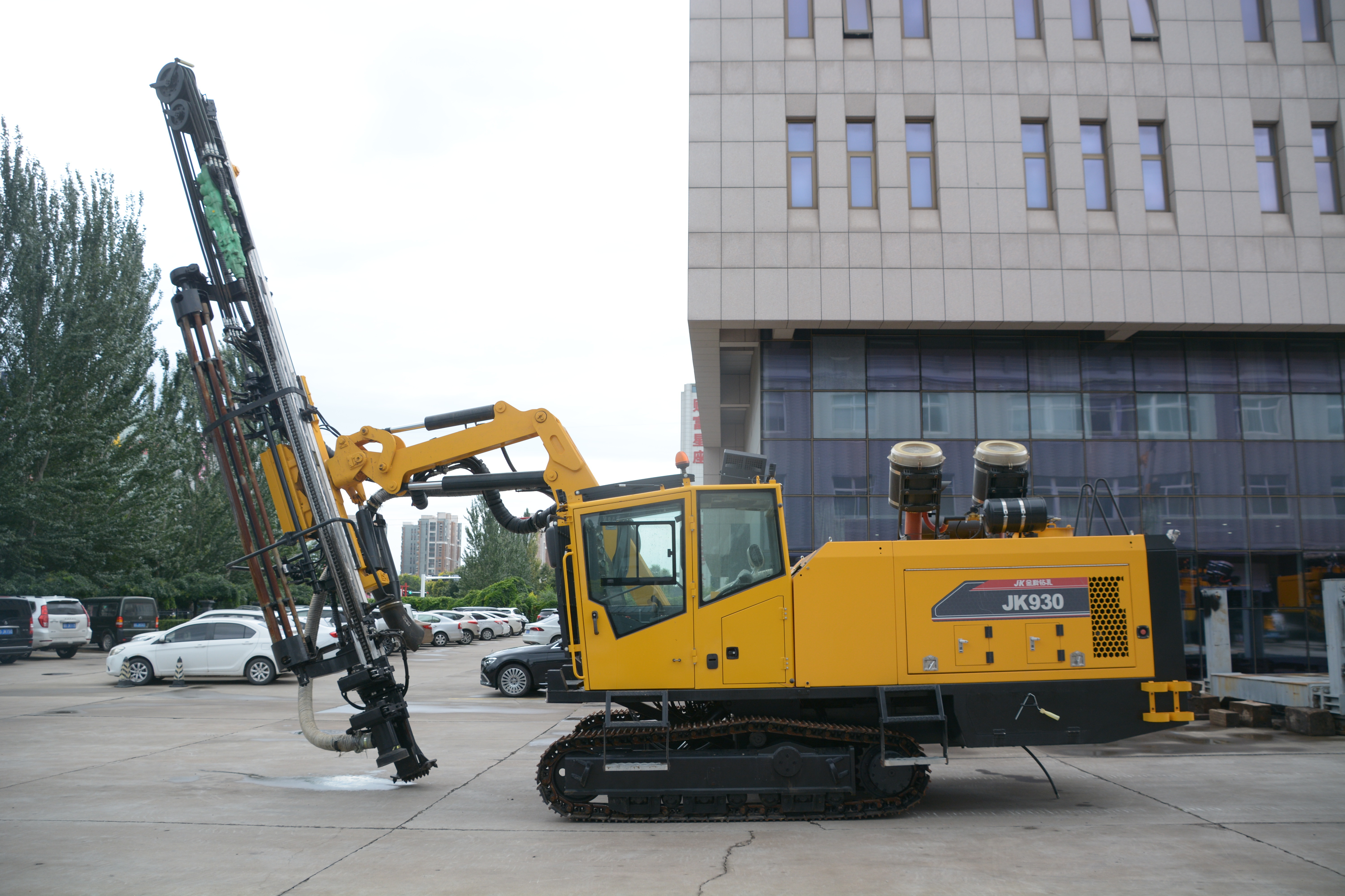 JK930 Heavy-Duty Crawler DTH Drill Rig 138-210mm Borehole Diameter Deep Hole Drilling Machine for Quarry Mining