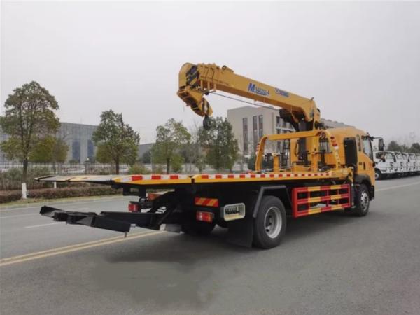 8 Ton Flatbed Rollback Wrecker Tow Trucks 4x2 Medium Duty Mounted Crane