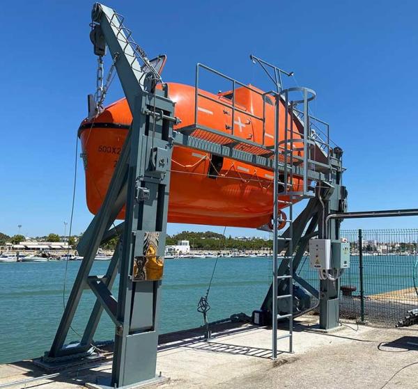 SOLAS Approved 26Persons Fire Resistant Totally Enclosed Life Boat For Tanker Version