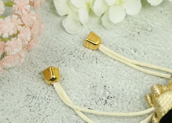 Перфурме разливает сумки по бутылкам подарка Дравстринг, черный мешок бархата с дизайном ткани золота