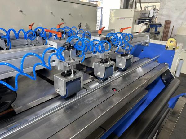 FMZ-1080AN Automatic Film Laminating Machine 80-500Gsm Paper Thickness Film Laminator Machine With 80-100m/min Working Speed And 1060mm Feeding Pile Height