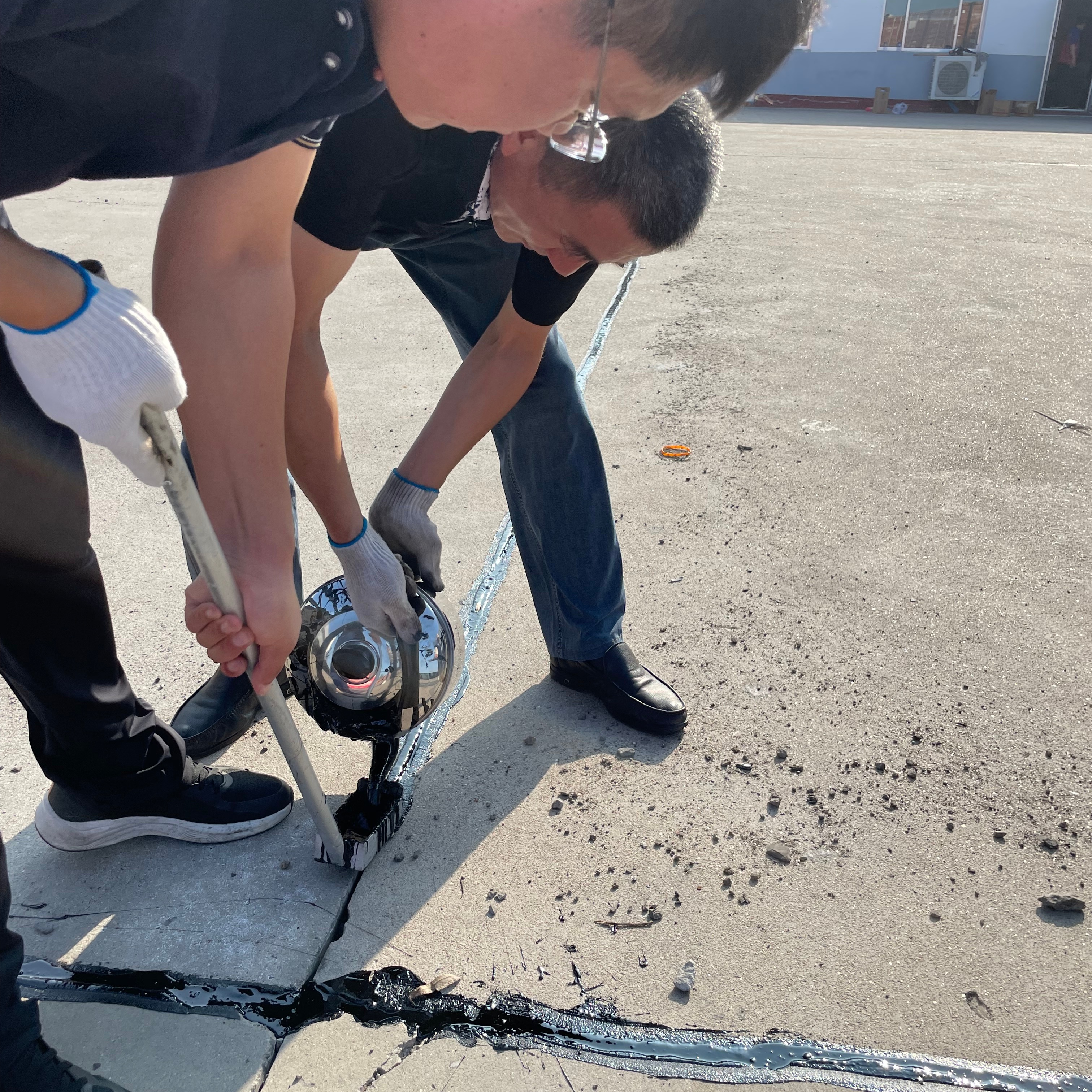 Special Asphalt Joint Sealant For Pavement Crack Repair Asphalt Based Sealant Fast Cooling And Curing