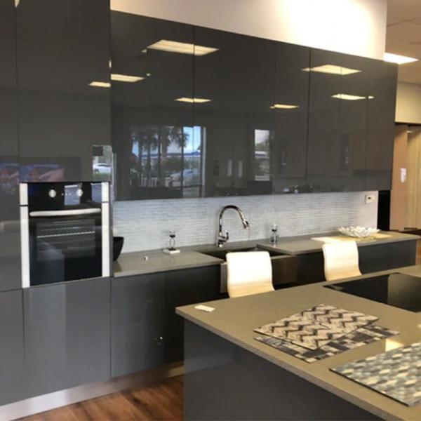 Modular Kitchen Cabinet with Quartz Stone Countertop and Lacquer Plywood Glossy Finish