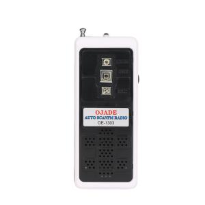 Rádio portátil pequeno preto com auto varredura Mini Flashlight dos fones de
