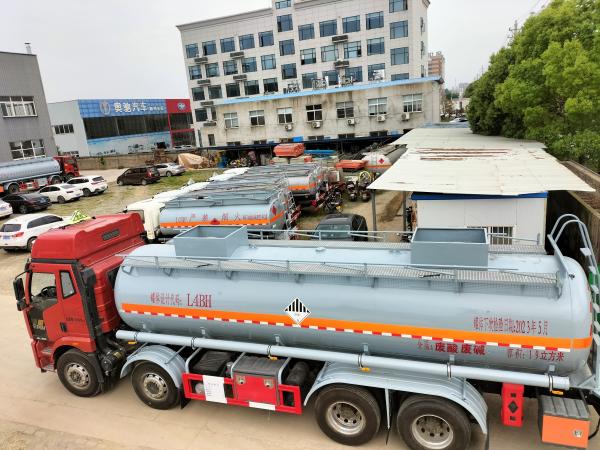 FAW 8*4 Miscellaneous Goods Cargo Truck 19m3 For Transportation 36000Kg Total weight