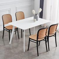 Salle à manger en rotin empilable Chaises en plastique Chaises à manger en plastique pour banquet