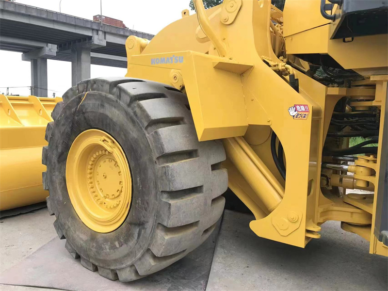 Япония Использованный колесный погрузчик Komatsu WA600 Большой объем мощный двигатель