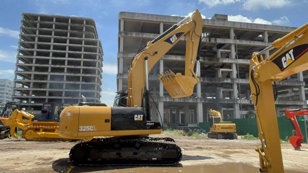 Used CAT 325CL Excavator 45K Lbs Operating Weight 1.3 Yd3 Bucket