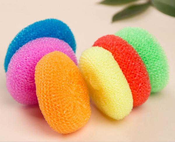 Glassware / Porcelain Plastic Scouring Ball Customized Package For Kitchen Cleaning