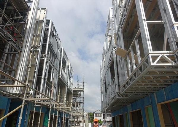 A construção de aço trabalha prédios de apartamentos pré-fabricados/casas modulares