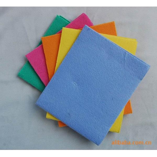 ткань волокна вискозы иглы полиэстера 300kg/H пробивая обтирает производственную линию