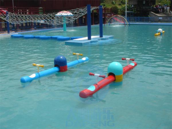 Os jogos de Aqua Park Toy Swimming Pool das crianças do equipamento do jogo da água molham o pulverizador da balancê