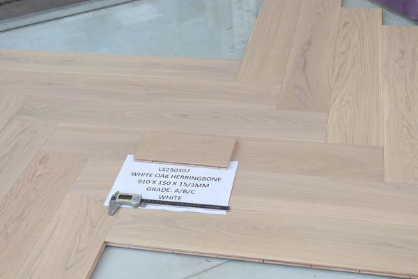 White Oak Herringbone Engineered Flooring 910x150x15mm