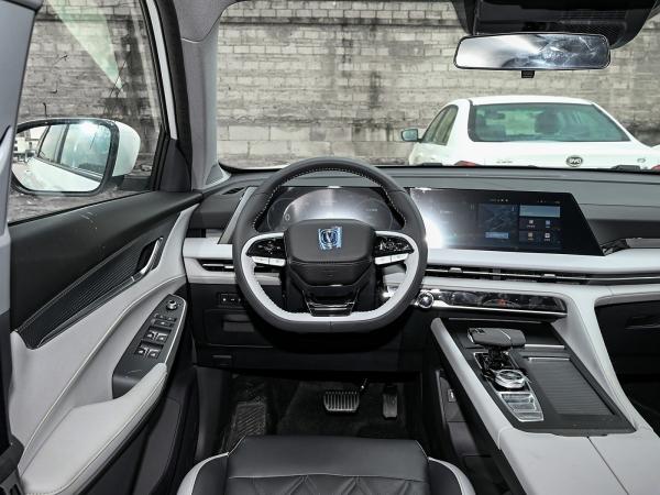 Changan CS75 Plus Smart Electric Idd 1.5T 150km Plug In Hybrid Vehicles 150 Hp