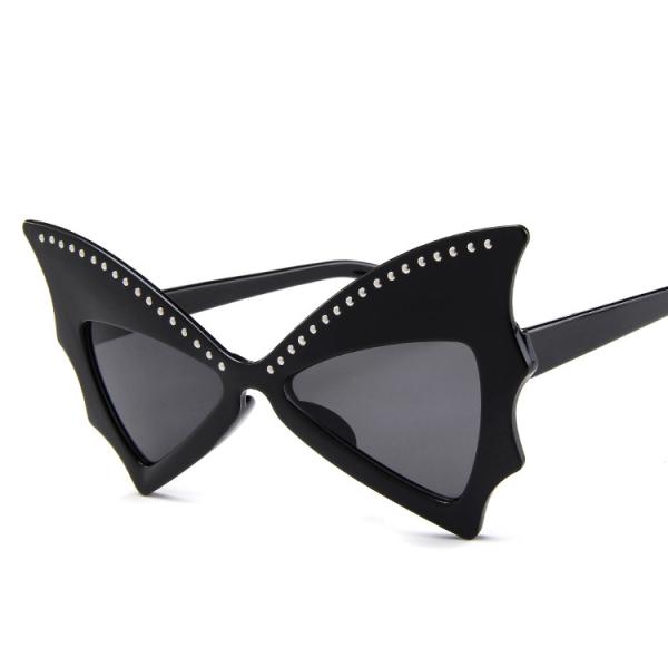 Oversized Women Bat Sharp Rivet Big Frame Sunglasses Personality Dance Party Glasses