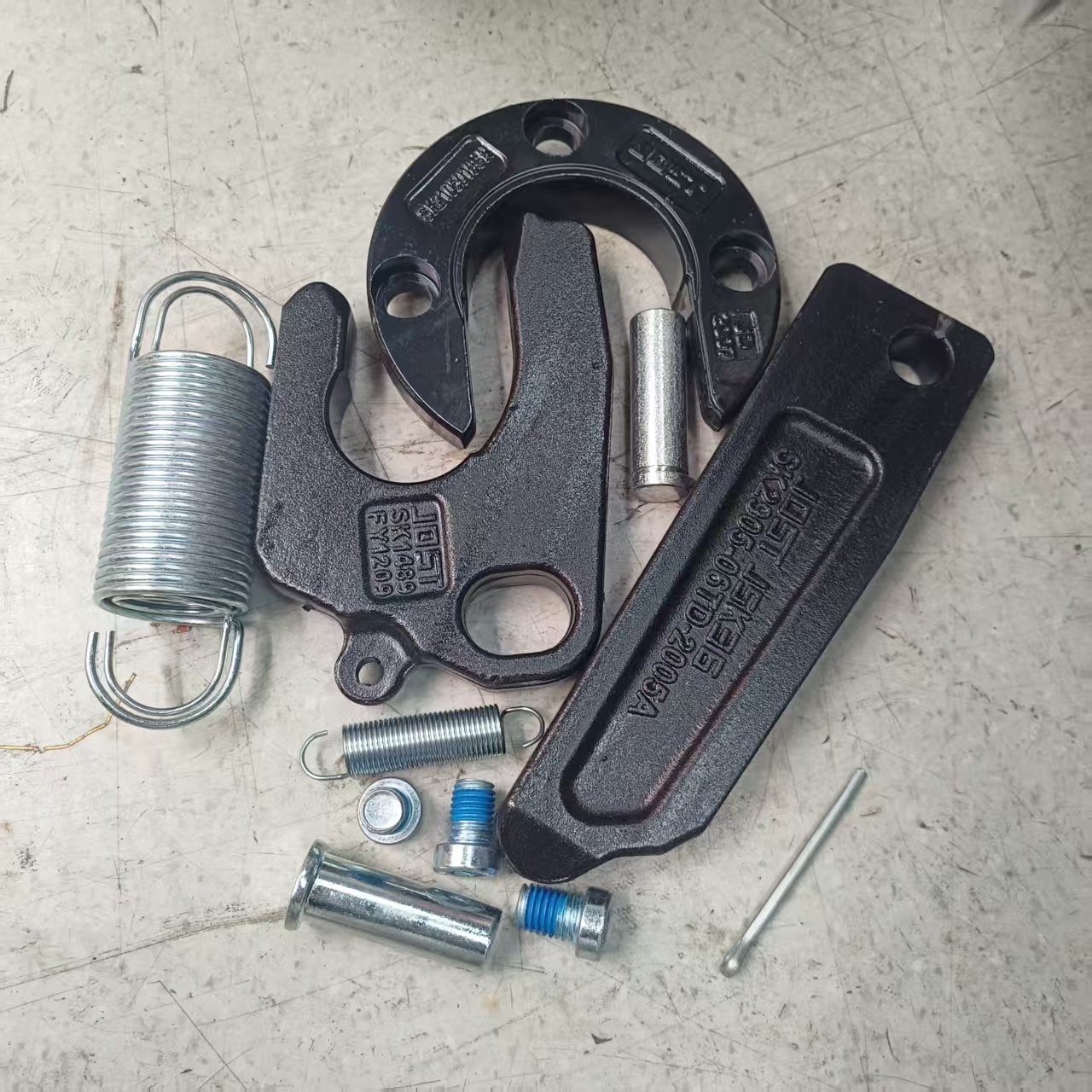 Fifth Wheel Repair Kit (for JOST 50 Series Semi-trailer) on heavy-duty semi-trailers, tractors and commercial trucks