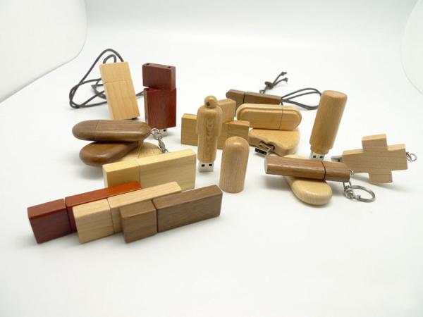 Eco friendly Free Sample Laser Engraving Logo Promotional Swivel Wooden USB