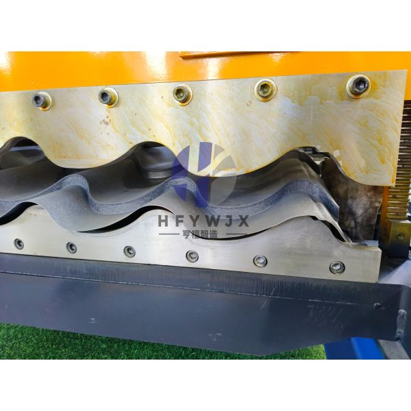 Customized 1100 Model Glazed Roof Tile Production Machines With Chain Drive