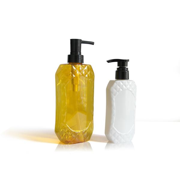 Body Wash Flat PET Cosmetic Bottles With Black Pump Accessories Half Transparent