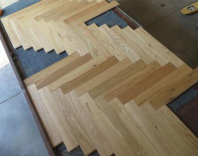 Revestimento projetado do parquet do carvalho desenhos em espinha naturais, 600 x 70 X 10MM