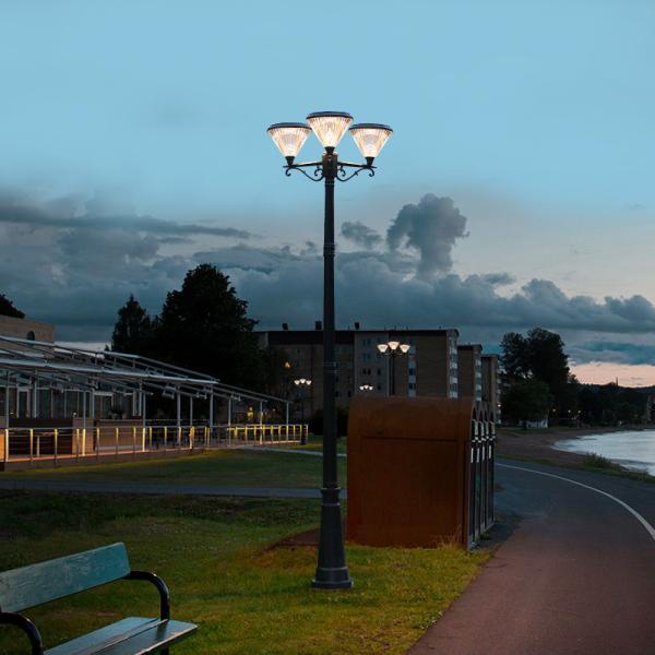 Aluminum 20W Solar Powered Lawn Lights Painted Matte Solar Garden Lamps