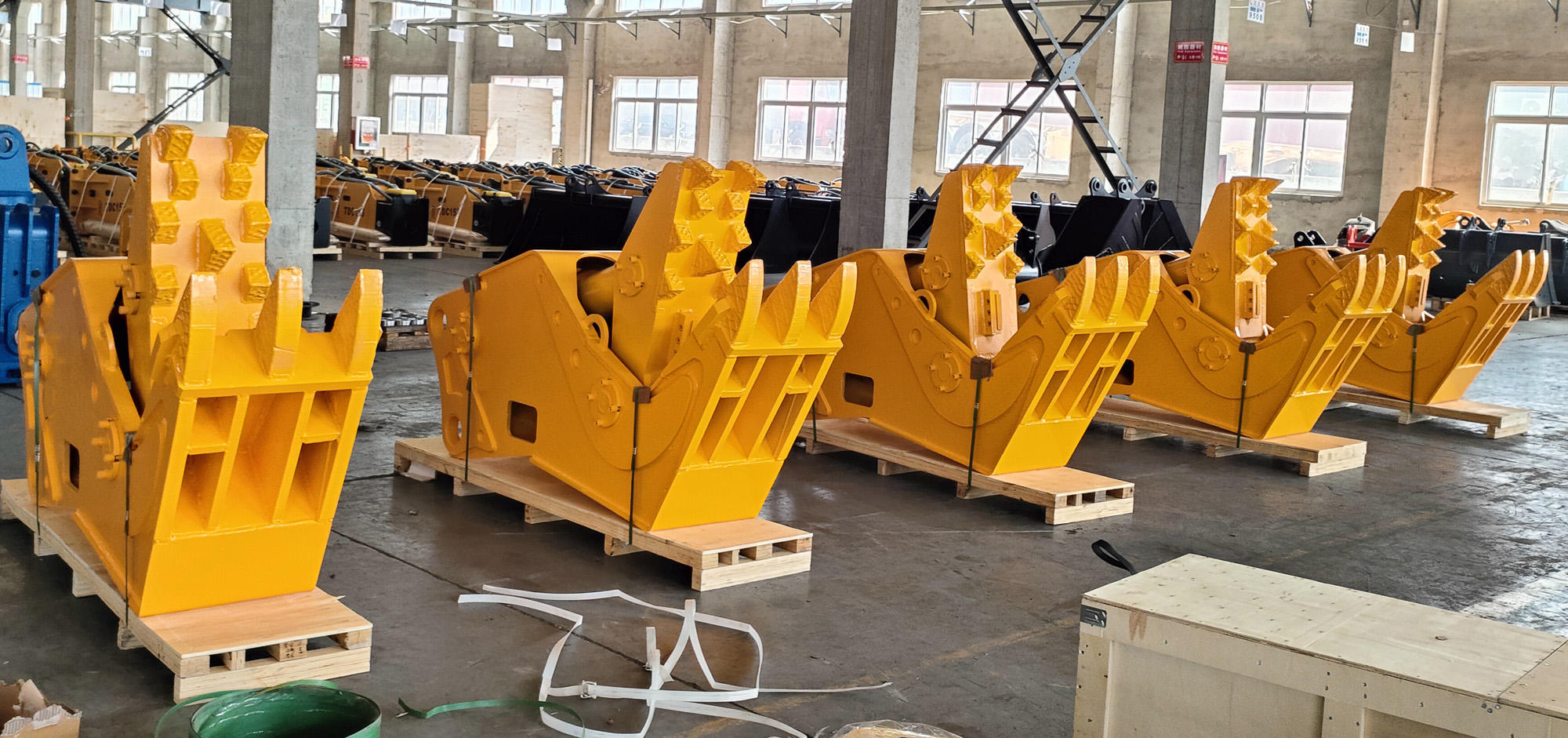 Customize Crushing Pliers Hydraulic Shear Fixed Concrete Pulverizer Demolition Pulverizer for Excavator